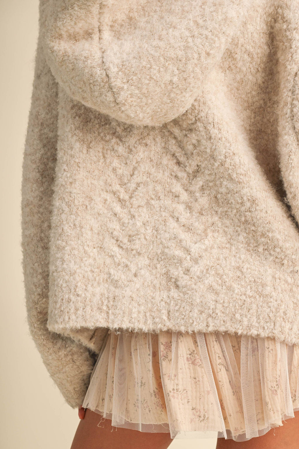 OVERSIZED CHUNKY HOODIE SWEATER